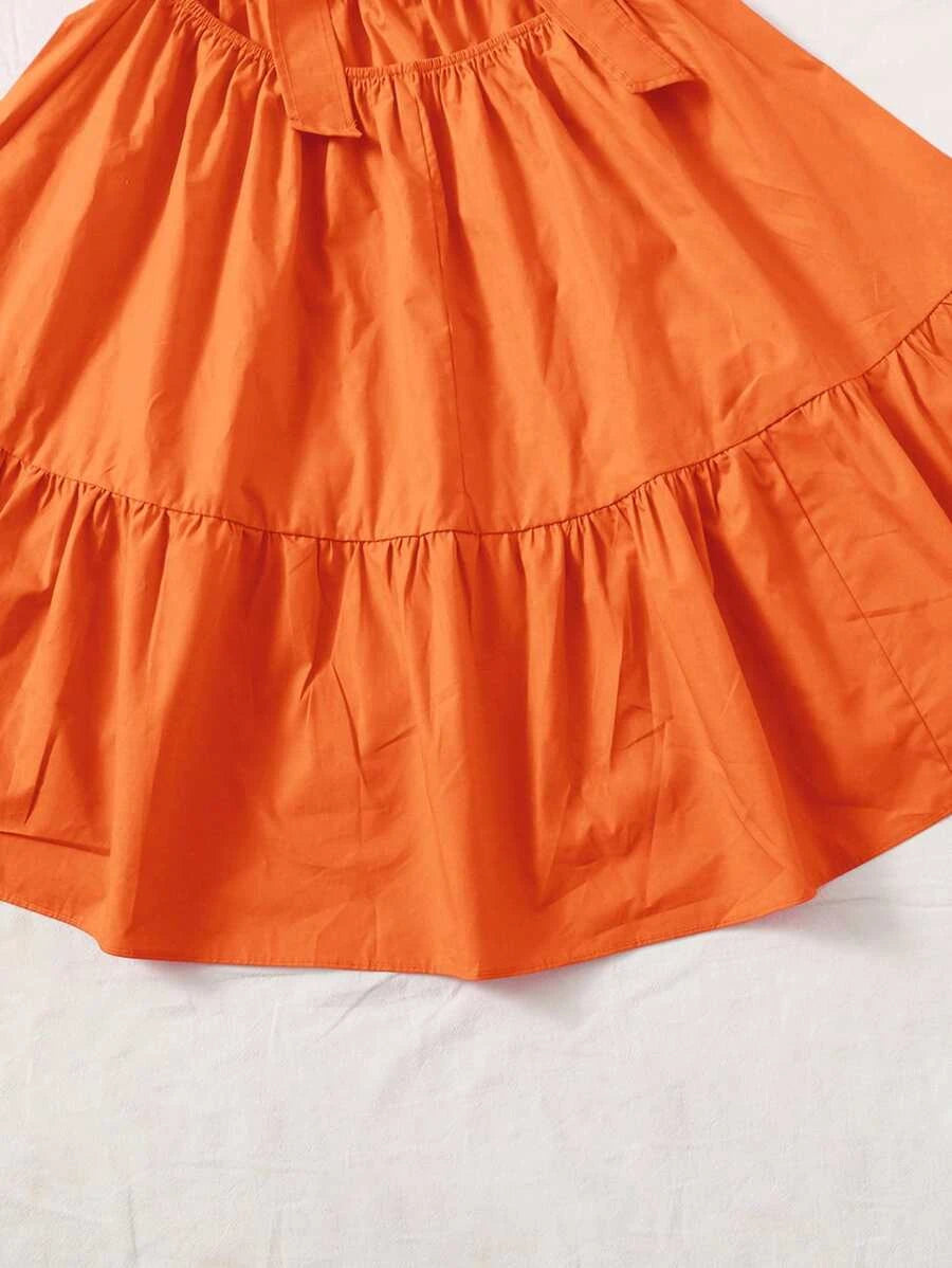 Kleid mit quadratischen Puffärmeln und Rüschensaum 