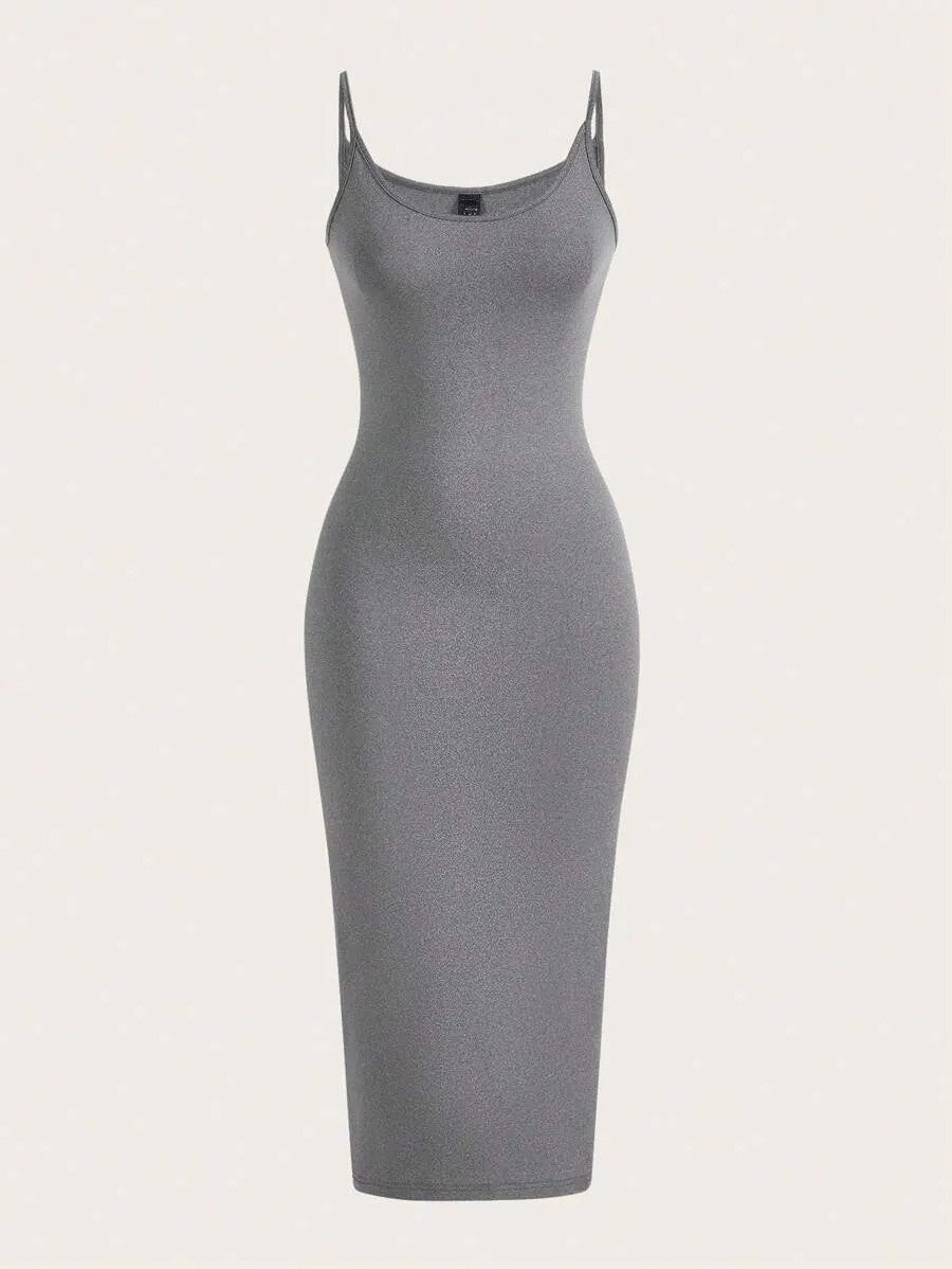 Solides, figurbetontes Slip-Kleid 