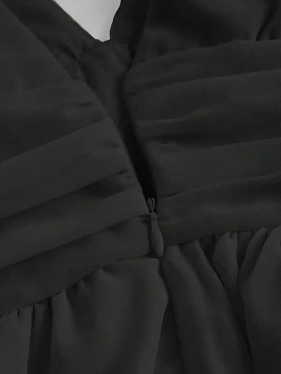 Robe unie froncée à deux couches avec ourlet