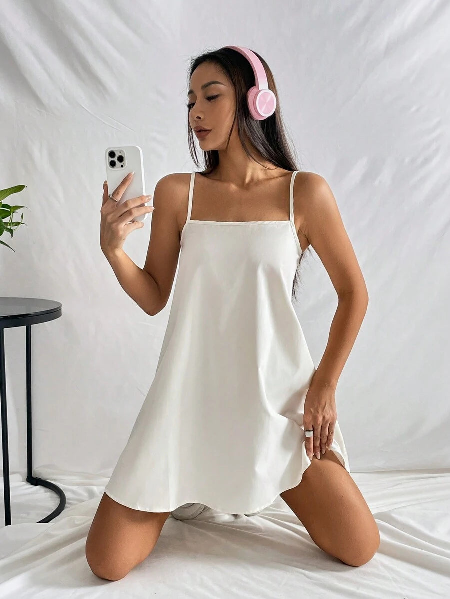 Solides Cami-Kleid mit Spaghettiträgern 