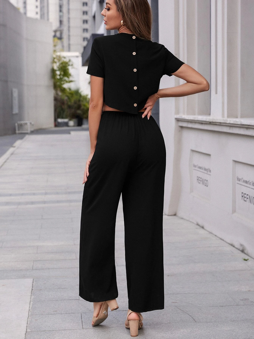 Einfarbiger Jumpsuit mit geknöpfter Taille hinten 