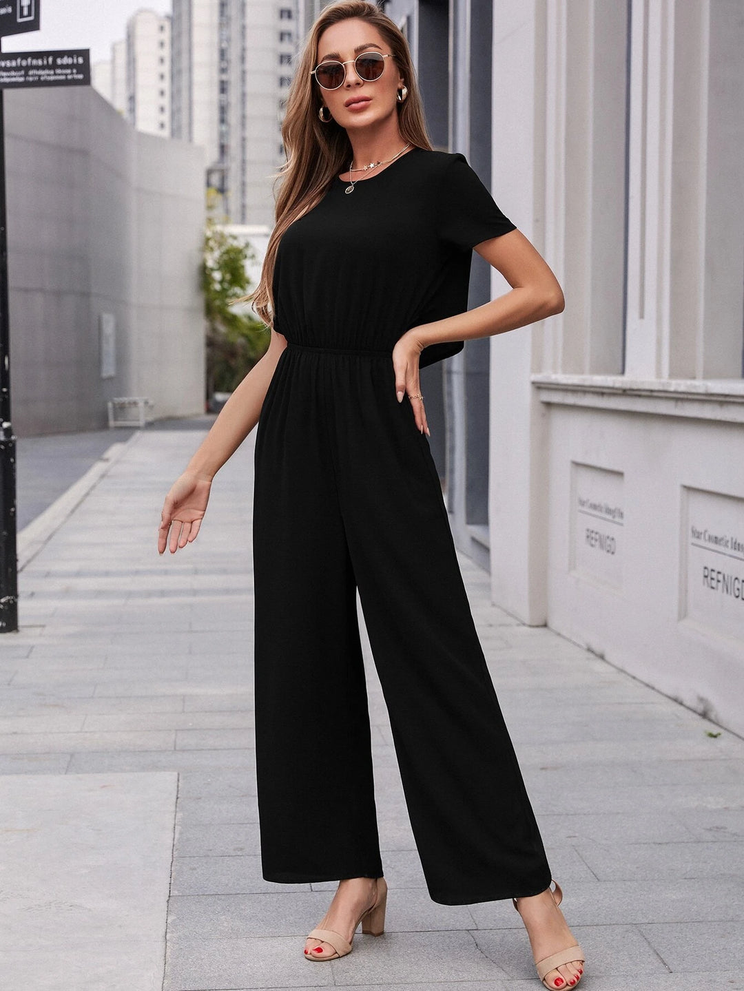 Einfarbiger Jumpsuit mit geknöpfter Taille hinten 