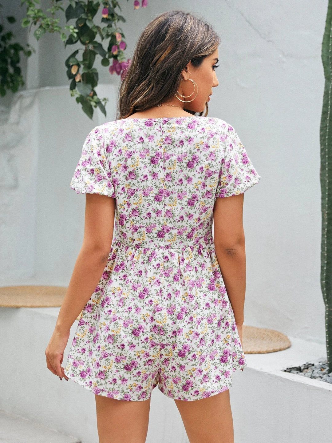 Combi-short à imprimé floral et manches bouffantes à encolure plongeante 