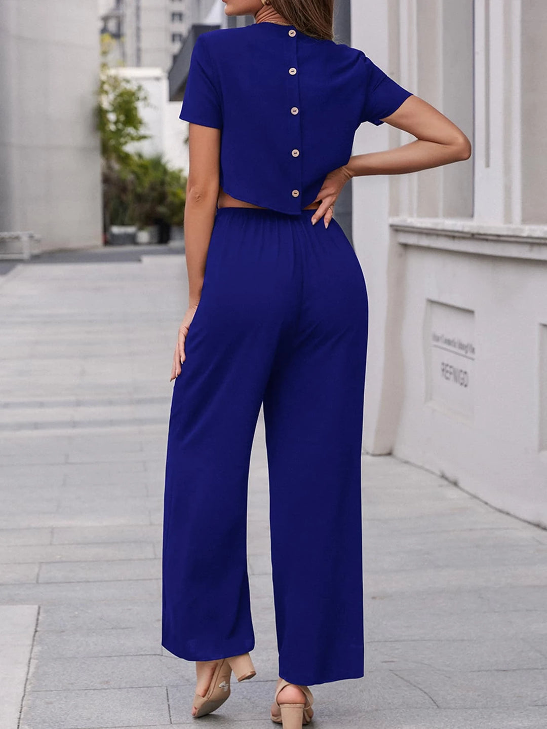 Einfarbiger Jumpsuit mit geknöpfter Taille hinten 