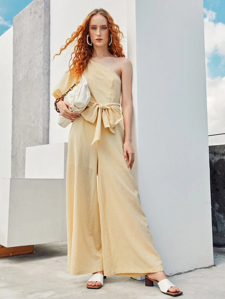 One-Shoulder-Jumpsuit mit Puffärmeln und Gürtel und weitem Bein