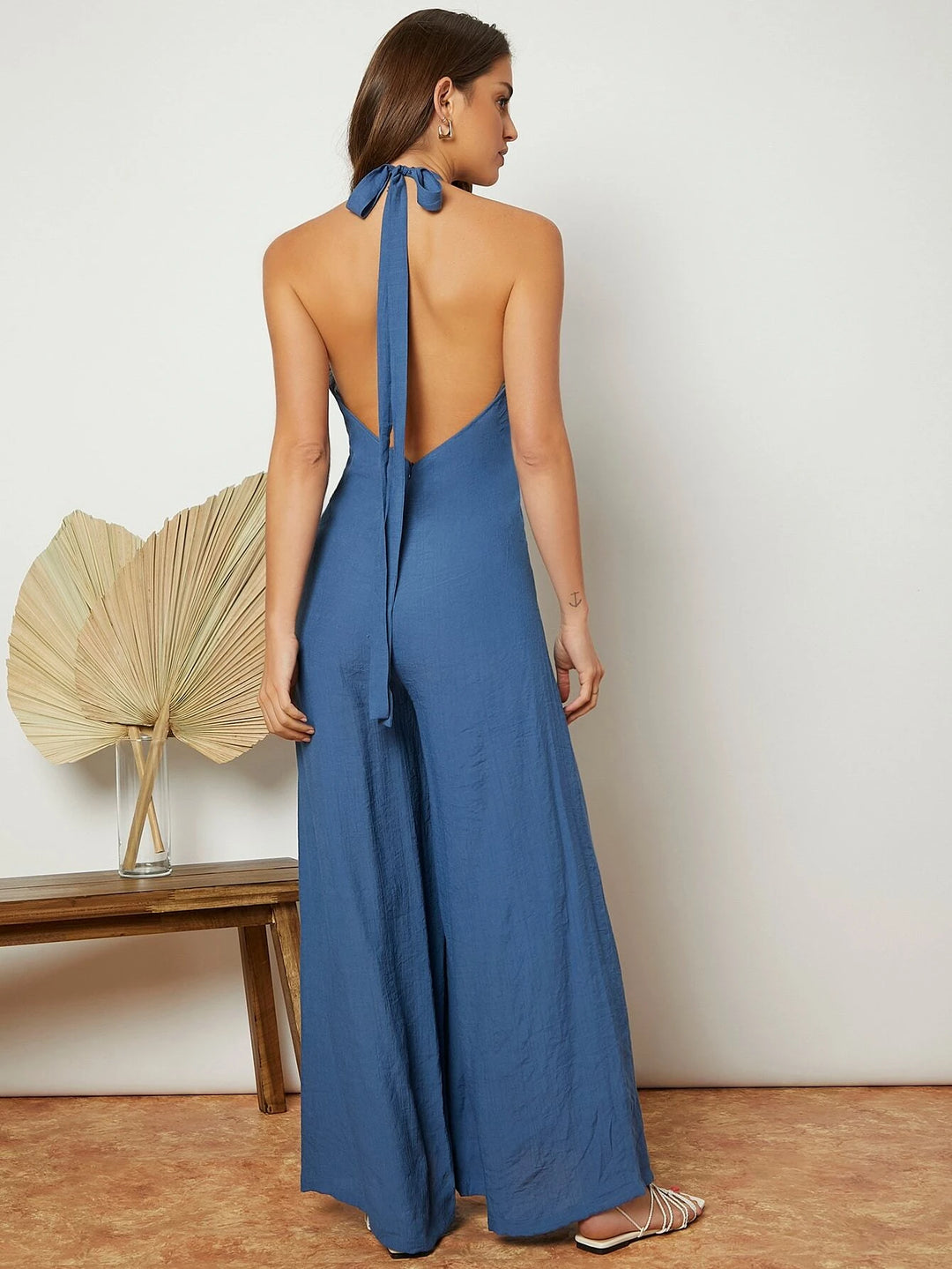 Neckholder-Jumpsuit mit weitem Bein 