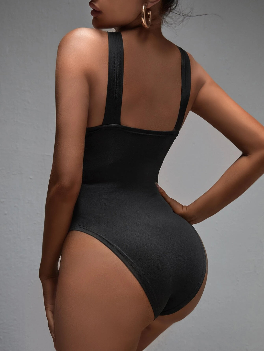 Vorne gekreuzter Bodysuit 