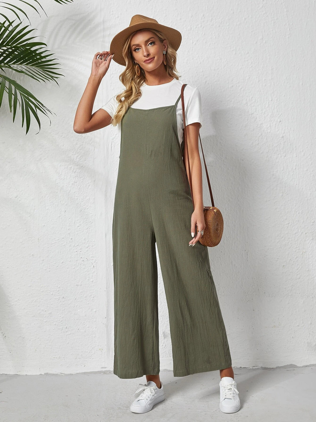 Long Sleeveless Jumpsuit Without Tee