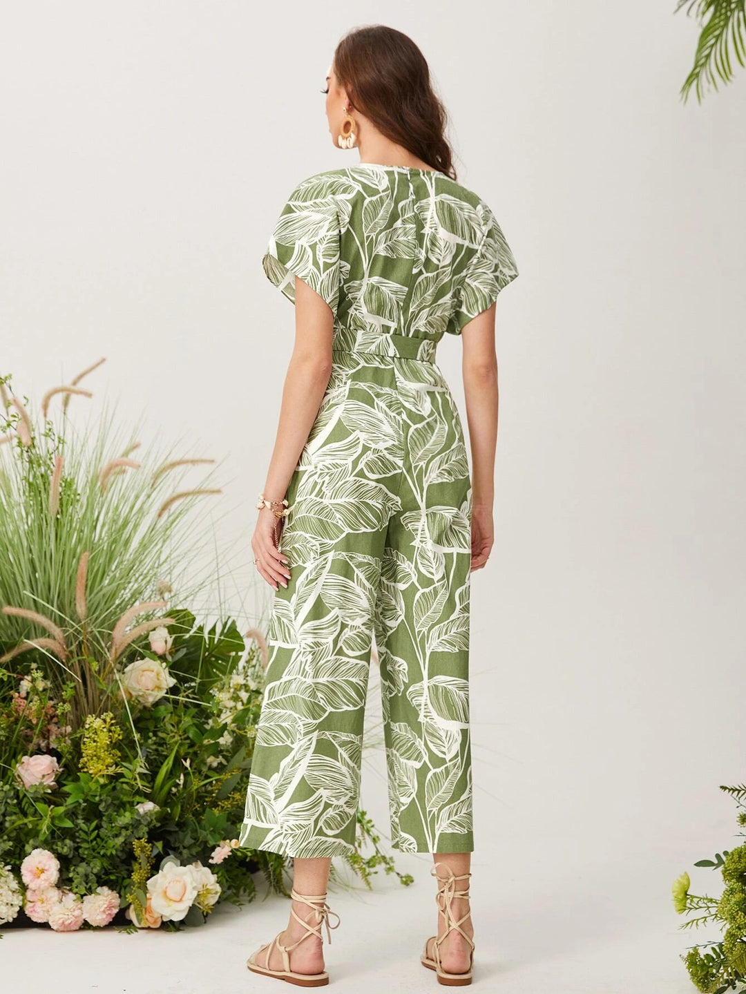 Bedruckter Jumpsuit mit Flügelärmeln und Gürtel 