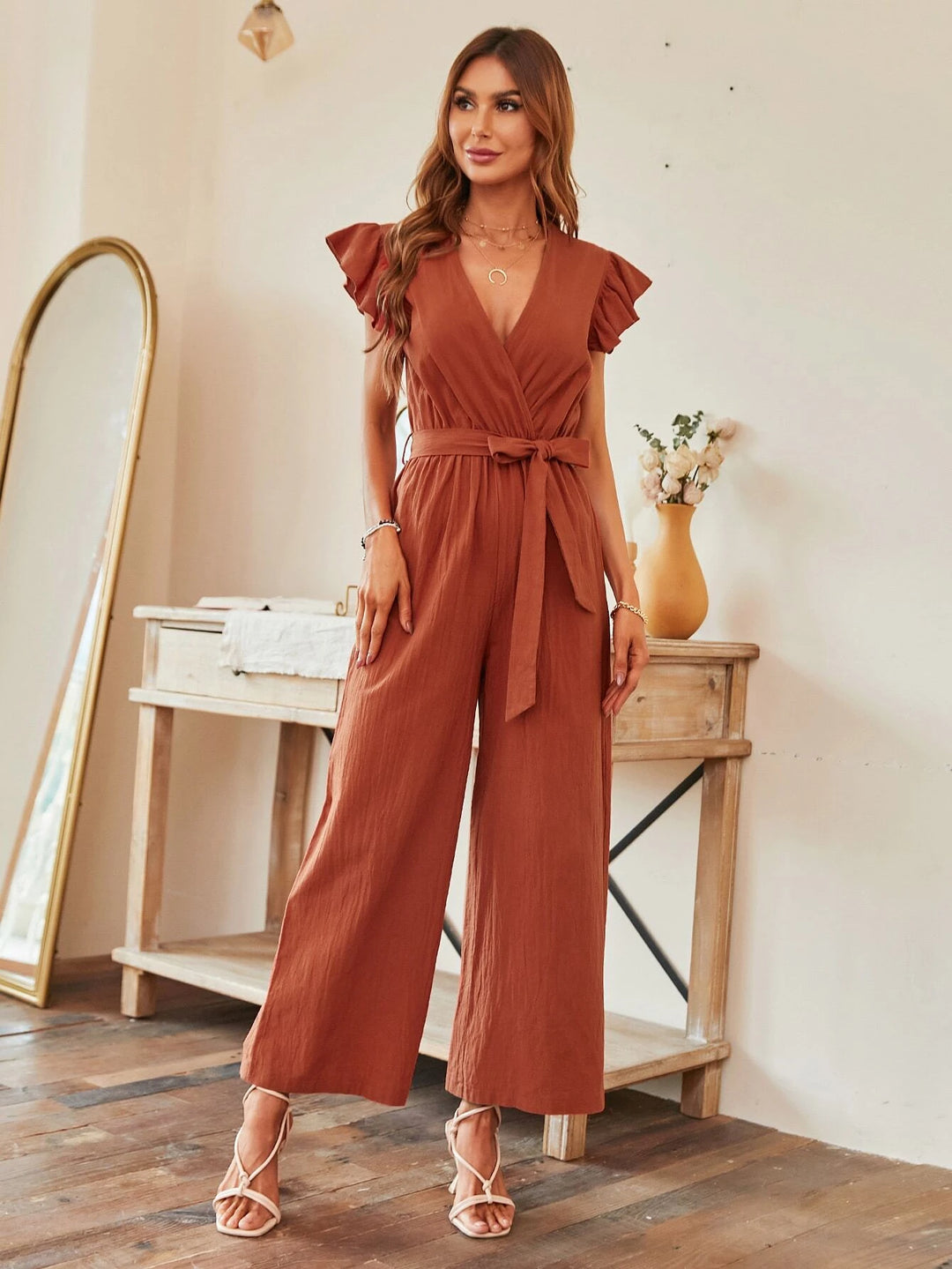 Jumpsuit mit weitem Bein und Gürtel und Schmetterlingsärmeln