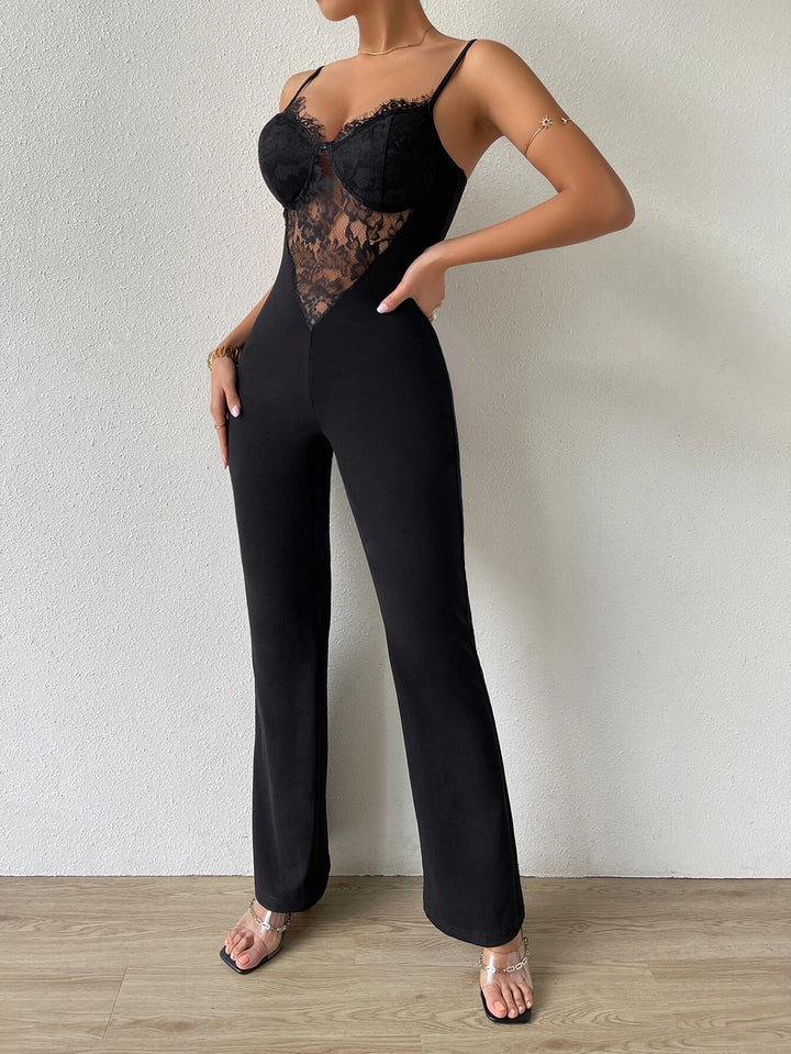 Ganzanzug-Jumpsuit mit Spitzeneinsatz und Camisole