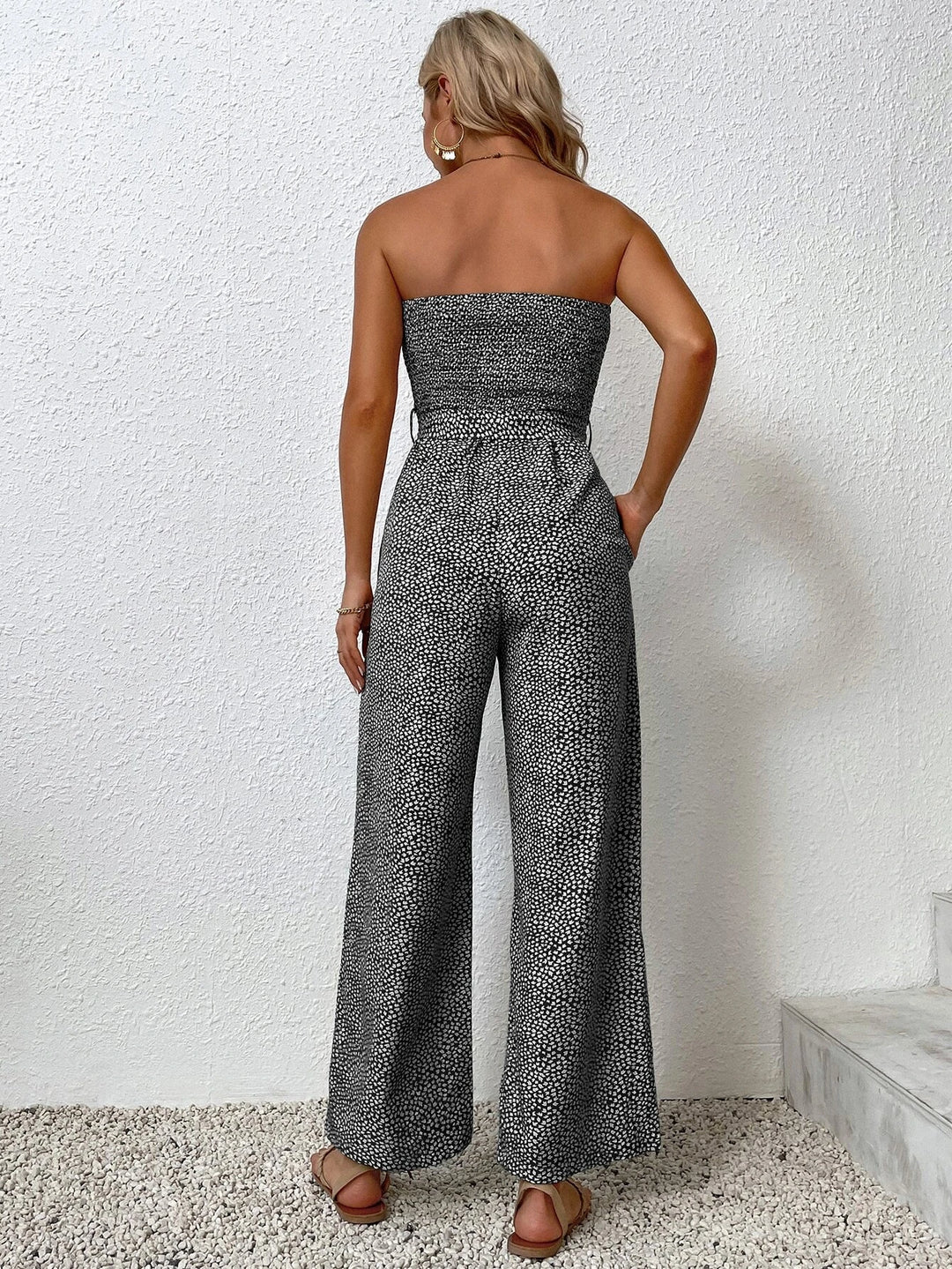 Jumpsuit mit seitlicher Tasche und Gürtel