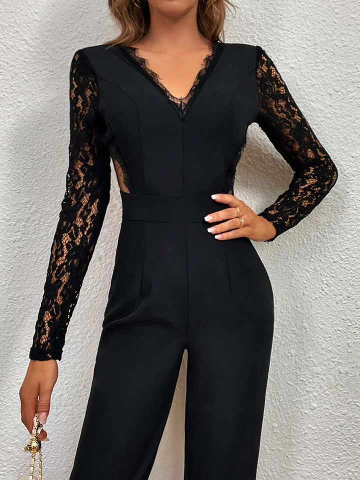 Eleganter Jumpsuit mit V-Ausschnitt, Spitze und Mesh-Einsätzen