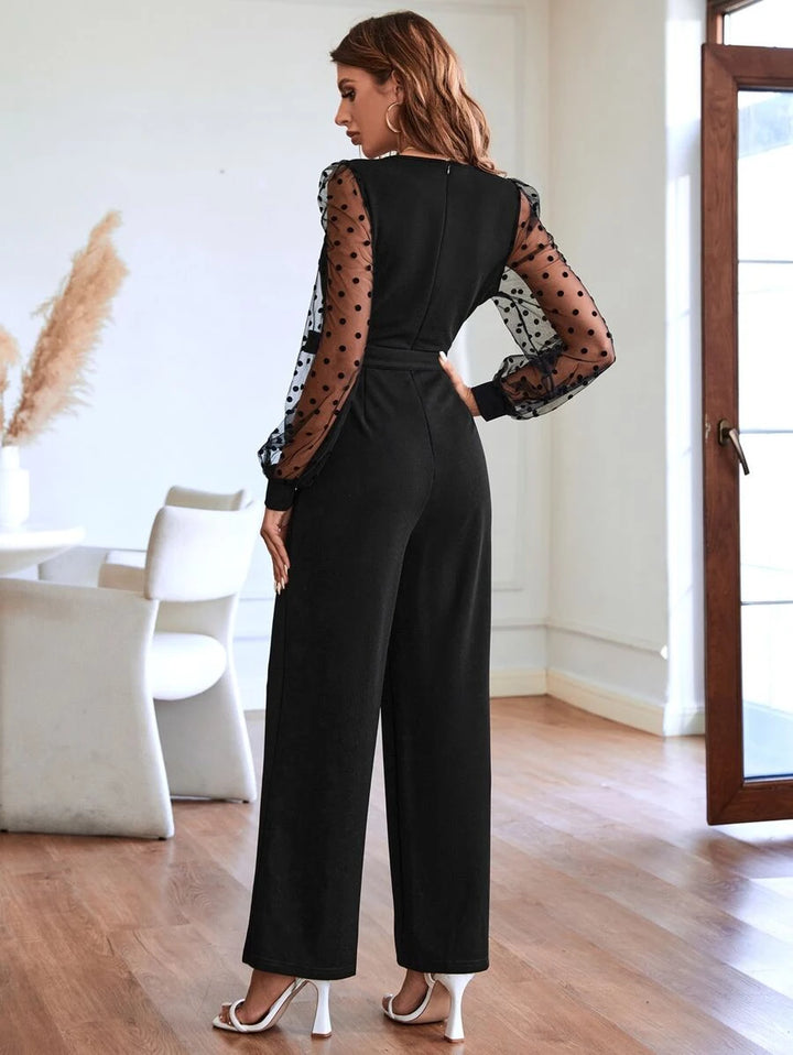 Kontrastfarbener Jumpsuit aus Dobby-Mesh mit Laternenärmeln und Gürtel