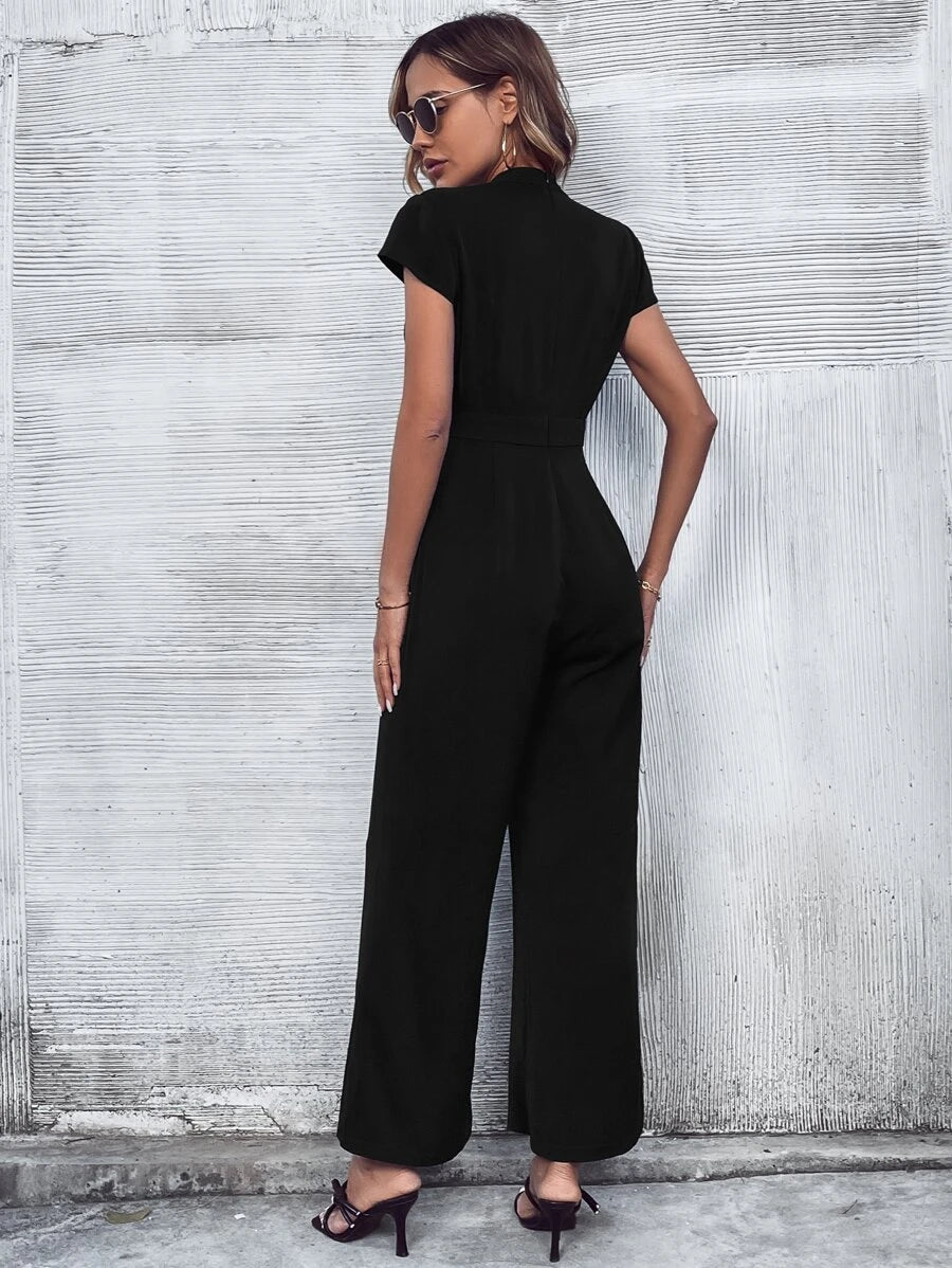 Jumpsuit mit weitem Beinausschnitt und Schlüssellochausschnitt