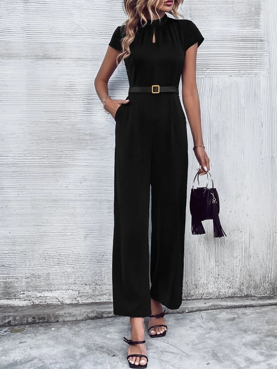 Jumpsuit mit weitem Beinausschnitt und Schlüssellochausschnitt