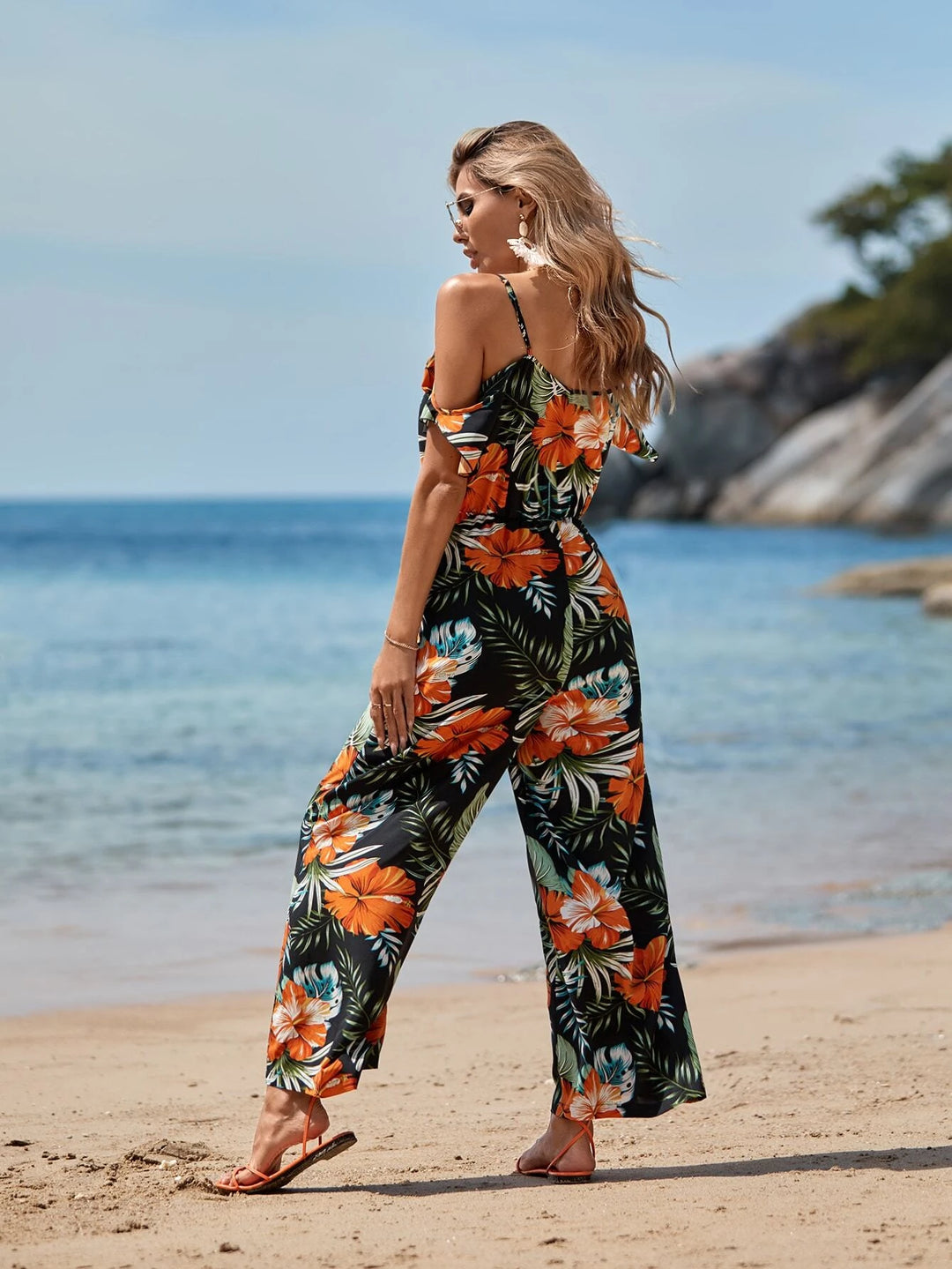 Schulterfreier Jumpsuit mit tropischem Print 