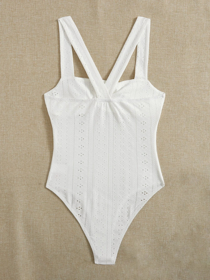 Body camisole brodé à œillets 