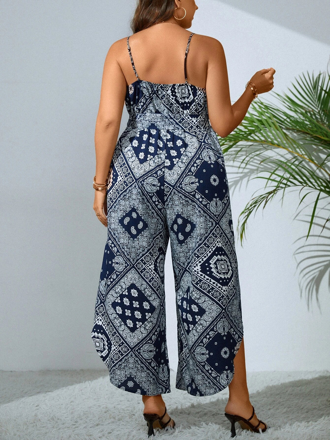 Cami-Jumpsuit mit Paisley- und Schal-Print und Gürtel