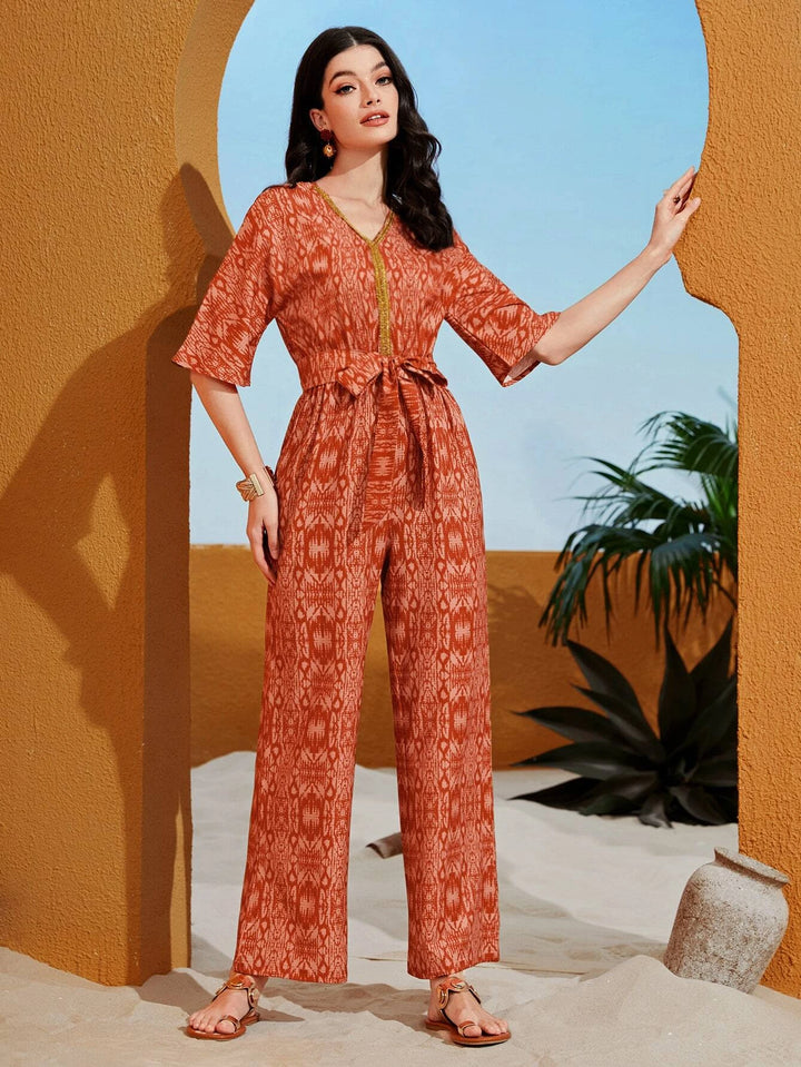 Bedruckter Jumpsuit mit halben Ärmeln und Gürtel