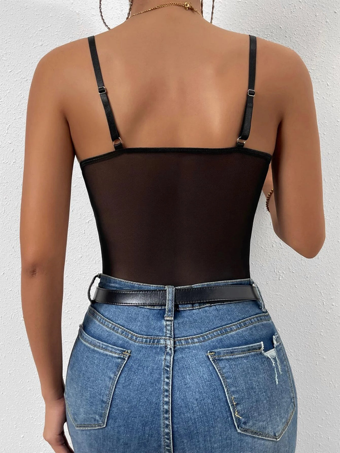 Kontrastfarbener Bustier-Body aus Netzstoff