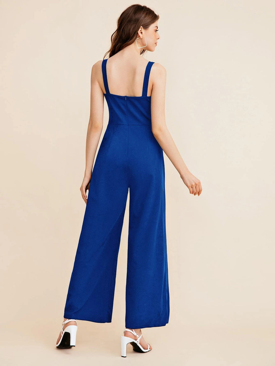 Einfarbiger Slip-Jumpsuit mit eingekerbtem Ausschnitt